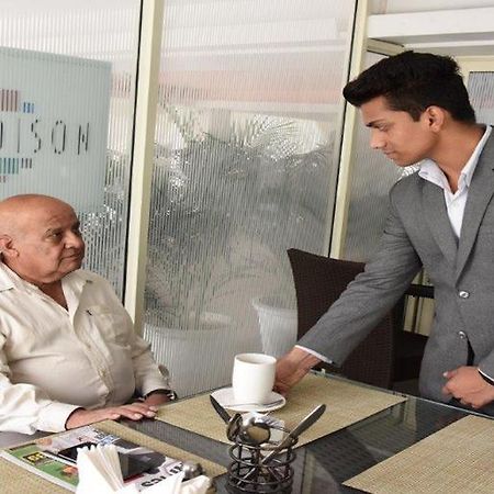 The Madison Otel Yeni Delhi Dış mekan fotoğraf