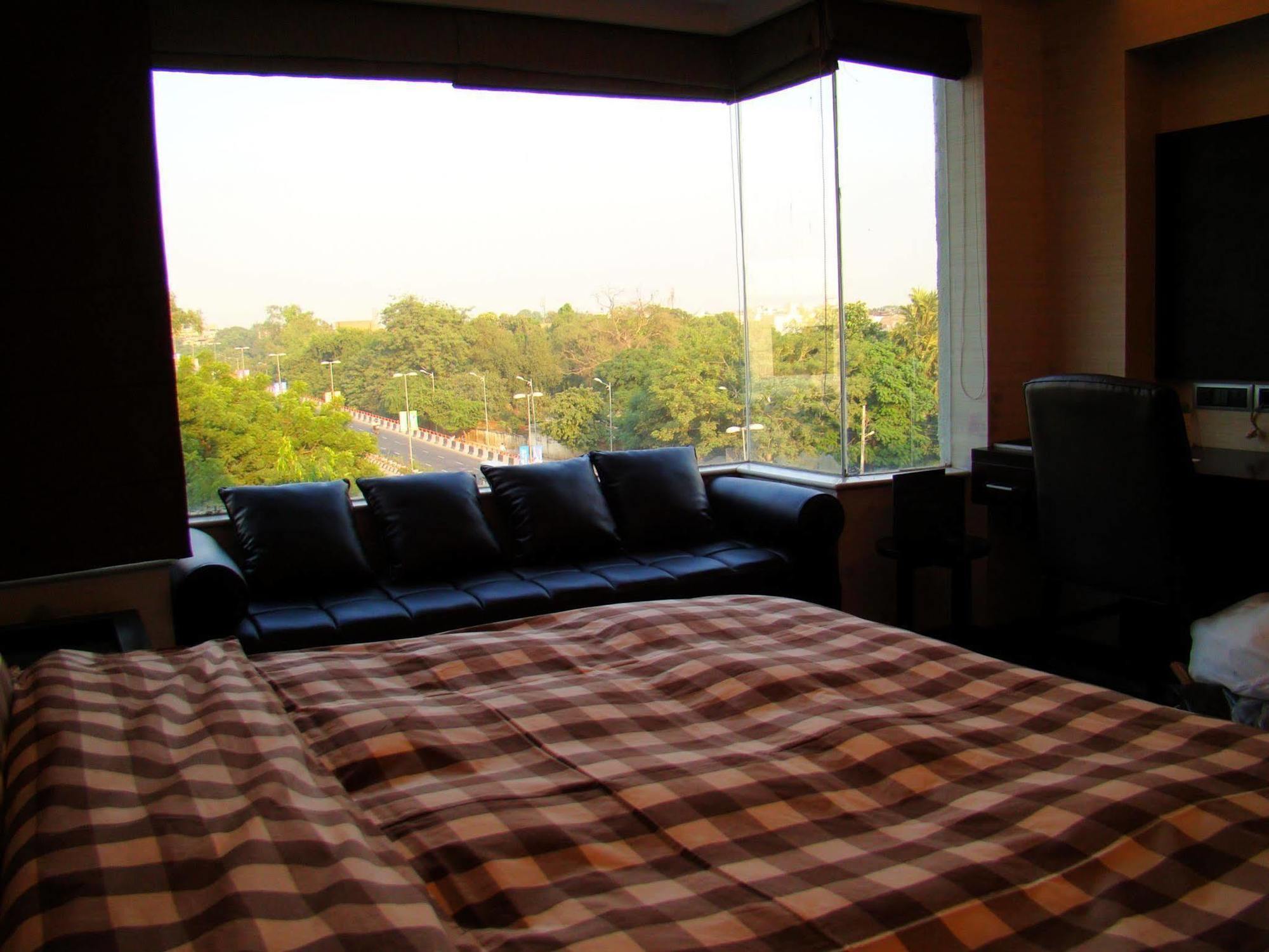 The Madison Otel Yeni Delhi Dış mekan fotoğraf